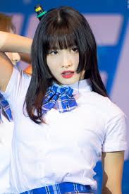 The rest of the hair is usually worn long and straightened. 8 Idols Who Look Iconic With The Japanese Hime Cut Hairstyle Kpoplover