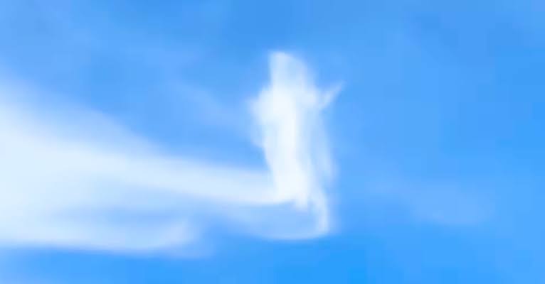 Jesus-Shaped Cloud Appears Over Philippine Basilica