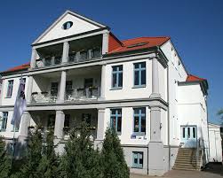 Das mediterrane penthouse mit 2 zimmern, 43 qm und es gibt ein gesetz in kühlungsborn, nach dem kein haus höher gebaut werden darf als der höchste baum in der stadt. Schulerreise Nach Kuhlungsborn Sonne Strand Hautnah Schulfahrt De