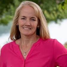 Tara Lockwood's Instagram, Twitter & Facebook