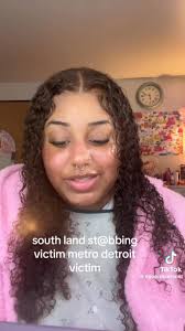 Well looka here. The community activists/Detroit residents linking up with  the POLICE CHIEF & OFFICERS. This is UNITY. Take notes Neeley and T. Green!!