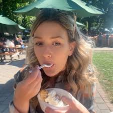 Caroline Britt (@cbrittt13)