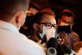 Dj ivis chega na delegacia em fortaleza para prestar depoimento. Sokrj55idqjwzm