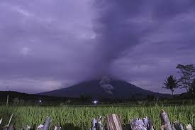 In this photo released by indonesia's national disaster mitigation agency (bnpb) mount semeru spews volcanic material during an eruption in lumajang, east java, indonesia, saturday, jan. 550 People Flee From Semeru Volcano Eruption In Indonesia S East Java