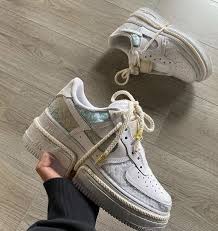 Pin By Bianca Diaz On Buty In 2020 Sneakers Fashion Custom Nike Shoes Aesthetic Shoes