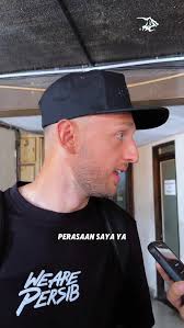 Adam Przybek ingin membangun kerjasama yang baik dengan para pemain dan  saling memahami satu sama lain khususnya di lini belakang dengan Patricio  Matricardi dan Julio Cesar., #simamaung #persib
