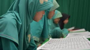2 raut bidang dan bentuk, merupakan tampak, potongan atau bentuk dari suatu objek; Kewajiban Berjilbab Bagi Siswi Non Muslim Di Sekolah Negeri Bukan Hanya Di Banyuwangi Bbc News Indonesia