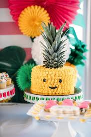Apprenez A Faire Ce Gateau Aux Ananas Creative Birthday Cakes Cupcake Cakes Pineapple Parties