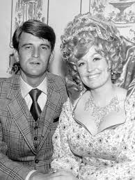 John lamparski / getty images. Inside Dolly Parton S Private Marriage To Carl Dean Biography