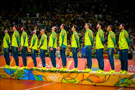 A seleção masculina de vôlei bateu o japão por 3 sets a 0 (25 x 20, 25 x 22 e 25 x 20) e segue em busca da quarta medalha de ouro na modalidade. Brasil Conquista Tri No Volei Masculino E Coroa Libero Serginho Rede Do Esporte