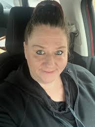 Tina Evans's Instagram, Twitter & Facebook