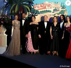 Il travaille à la mise au point d'une nouvelle arme nucléaire. Caroline De Monaco Sans Karl Mais Avec Ses 4 Enfants Pour Le Bal De La Rose Purepeople