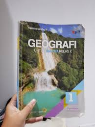 Kunci jawaban uji kompetensi geografi kelas 10 bab 2 buku grafindo guru geografi. Buku Geografi Kelas 10 Penerbit Erlangga Pdf Cara Golden