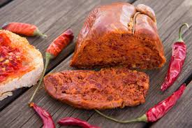 Ricorda un po' l'andouille, il salame francese, e la soppressata spagnola, o sobrasada, e il suo gusto piccante insaporisce davvero tutti i piatti. Nduja Cos E E Come Si Mangia La Specialita Piccante Calabrese