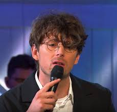 The swedish singer albin lee meldau singing his version of charlotte perrelli s song take me to your heaven at the swedish musical entertainment program så mycket bättre. Sa Mycket Battre Stjarnan Albin Lee Meldau Bryter Tystnaden Talar Ut Om Missbruket