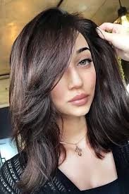 Layered hair with side bangs. 45 Timeless Feathered Hair Ideas To Look Fresh And Modern