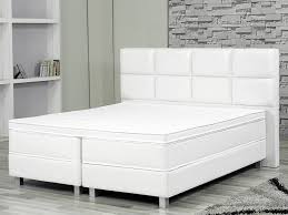 Der grund ist ganz simple, denn du kannst jede betthälfte individuell einstellen und hast durch einen gemeinsamen topper trotzdem nur 1 liegefläche! Weisses Boxspringbett Test Vergleich 07 2021 Gut Bis Sehr Gut