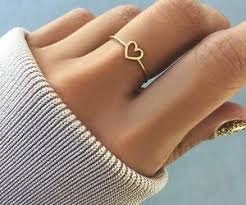 Simple Heart Ring In A Minimalist Design Perfect For Teenagers And Young Adults Heart Shaped Wedding Rings Jewelry Cute Jewelry