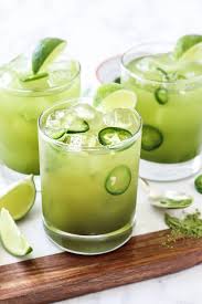 Spicy Matcha Margaritas Matcha Powder Green Tea Tequila Lime Juice Jalapenos And A Honey Simple Syrup Gets Combined For Th Matrecept Rakcocktail Drinkar