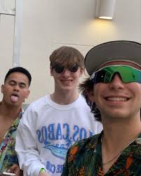 Sean Macaulay (@sean.macaulay) • Instagram photos and videos