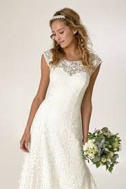 Robe De Mariee Pas Chere Notre Selection A Moins De 400 Euros Robe Mariee Pas Cher Robe De Mariee Robe De Mariee Courte