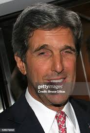 41 John Kerry Thanks The Broadway Community Stock Photos, High-Res  Pictures, and Images