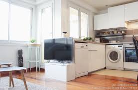 Amenagement Et Decoration D Un Espace A Vivre Dans Un Appartement Lumineux Appartement Petit Meuble Tv Deco Appartement