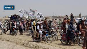 Soldiers move through snow in logar province; Afghanistan L Europe Menace T Elle 2015