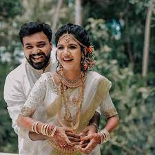 1 788 Likes 2 Comments Kerala Wedding Styles Keralaweddingstyles On I Wedding Couple Poses Indian Wedding Photography Couples Indian Wedding Photography