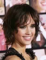 Resultats De Recherche D Images Pour Coupe De Cheveux Mi Court Cheveux Courts Boucles Visage Rond Coupe Cheveux Mi Court Coiffure Carre Degrade
