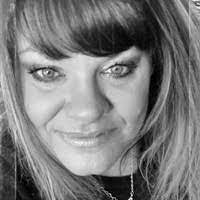 Jennifer Gump's Instagram, Twitter & Facebook