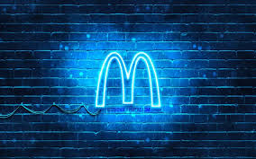 It has over 35,000 restaurants in over 110 countries. Herunterladen Hintergrundbild Mcdonalds Blaue Logo 4k Blau Brickwall Mcdonalds Logo Marken Mcdonalds Neon Logo Mcdonalds Fur Desktop Kostenlos Hintergrundbilder Fur Ihren Desktop Kostenlos