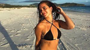 Mel Maia grávida? Foto em família entrega possível gravidez da atriz: Mão  na barriga. Veja! - Purepeople