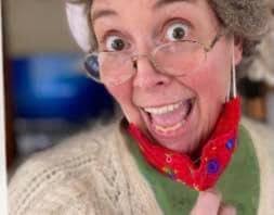 My family will be driving several hours to spend time with extended family  for Thanksgiving. Since we won't be bringing a side dish, I'd like to give  the host a gift. Can