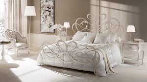 Raffinato ed elegante, perfetto per una camera da letto in stile shabby chic.j'adore è un romantico letto matrimoniale prodotto da cantori che si distingue per le linee raffinate e armoniose. 120 Idee Su Letti In Ferro Battuto Letto Ferro Battuto Ferro Battuto Ferro