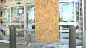Walgreens is a pharmacy located in kansas city, ks. Chicago Residents Left Scrambling For Medication And Essentials As Looted Pharmacies Grocery Stores Remain Closed Abc7 Chicago