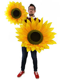 Smartflower is the innovative sculptural solar flower with advanced photovoltaic solar panels that open and close to cleaning itself for maximum efficiency. Giant Sunflower 200 X 90cm Giant Decorative Flowers