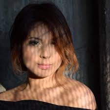 Stream Kira Hooks music