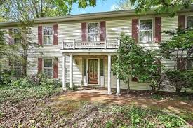 22 Manor Rd, Huntington, NY 11743