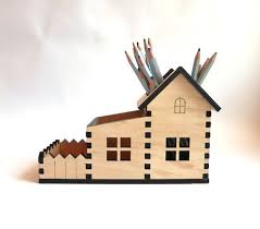 Porte Crayon En Bois Support De Telephone Laser Par Oladiclock Crayon En Bois Porte Crayon Pliage Papier