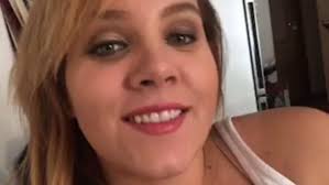 Tóth Vera bugyiban fotózta magát: megmutatta a hasát