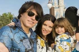 Laura pausini e paolo carta festeggiano 16 anni d'amore: Laura Pausini Mia Figlia Ha Delle Manifestazioni Diverse Dalle Altre Persone