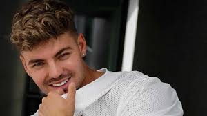 Ex-Freund von Michelle: Schlager-Star Karsten Walter spricht über Kuss mit  einem Mann in Miami