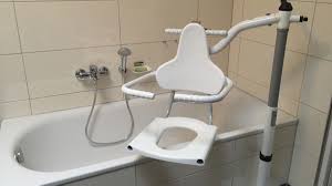 Aktuell über 135.000 angebote für gebrauchte möbel. Produktschau Hilfen Fur Die Badewanne Einstiegshilfen Badekissen Schwenklifter Online Wohn Beratung De