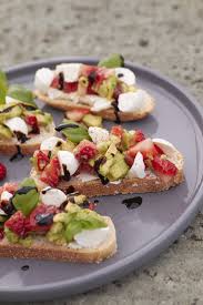 Avocado Erdbeer Caprese Schnittchen Schneewittchen Tastesheriff Rezept Caprese Rezepte Lecker