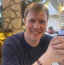 📢 Kære Vojens! Vil i hjælpe mig med at færdiggøre mit speciale om AI i det  offentlige? 📊**  [https://survey.au.dk/LinkCollector?key=G6YWK2KQU59N](https://survey.au.dk/LinkCollector?key=G6YWK2KQU59N)  Jeg skriver speciale om danskernes holdninger til ...