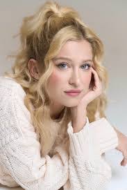 Jessica Kravitz's Instagram, Twitter & Facebook