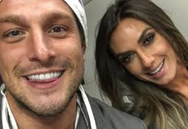 Vaidosa! Nicole Bahls cuida do sorriso