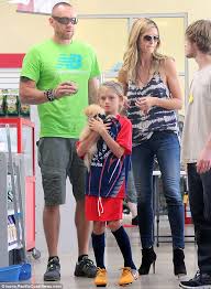 Father, mother, siblings, husband, kids. Heidi Klum And Beautiful Daughter Leni Welcome New Pomeranian Pup To The Family Daily Mail Online