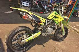 Beberapa alasan yang menjadi pertimbangan gw untuk merasakan kesenangan diatas supermoto Bangun Impian Punya Supermoto Dari Klx Bekas